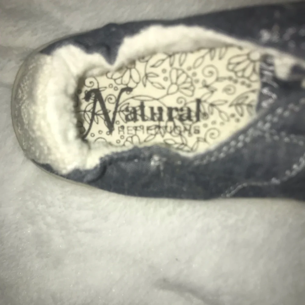 Women’s shoes, size 9M. - Picture 5 of 8